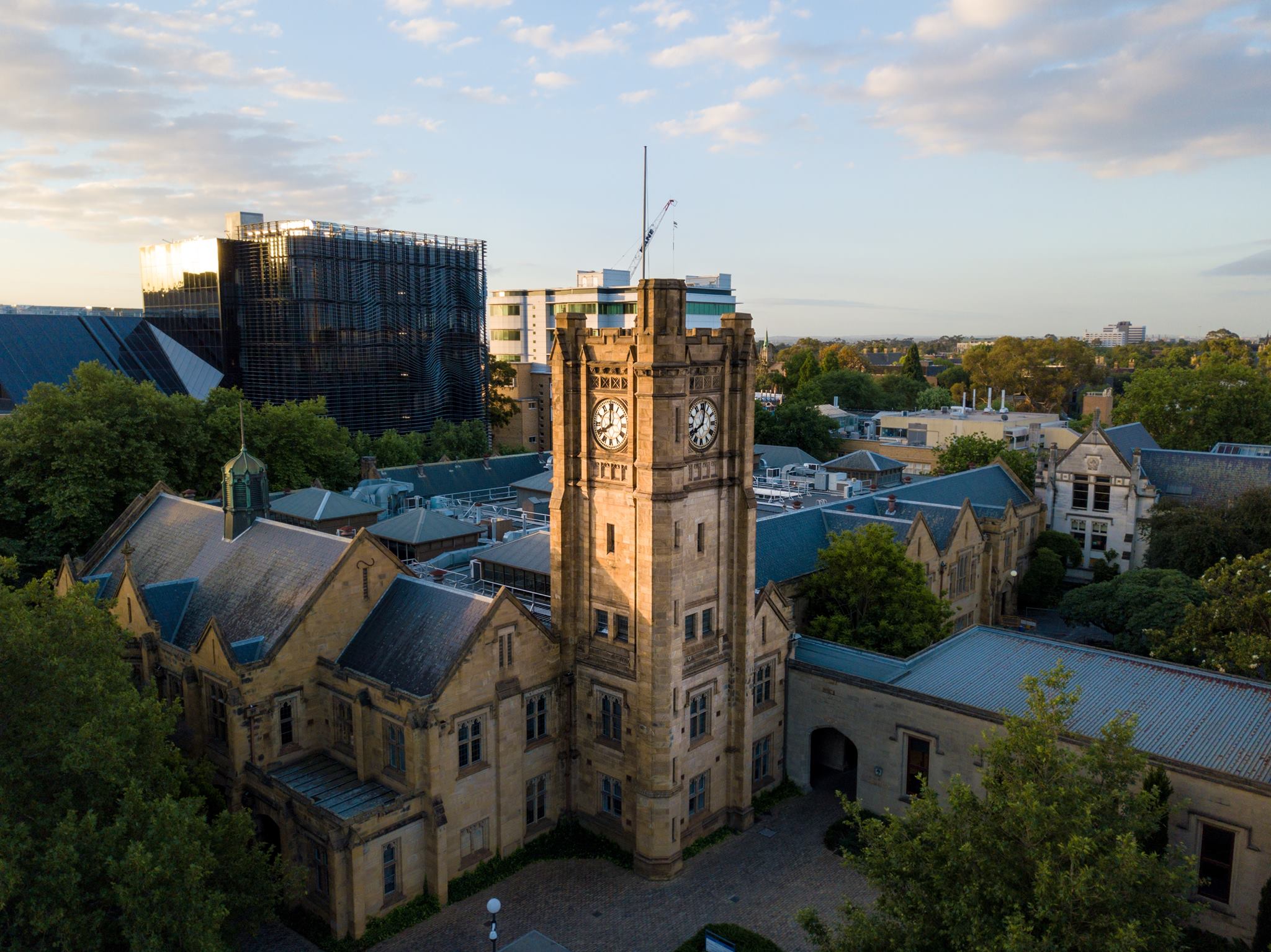 Top 15 Trường Đại Học Đào Tạo Ngành Kỹ Sư Phần Mềm Hàng Đầu Tại Úc: Thống Kê Chi Tiết Và So Sánh Học Phí